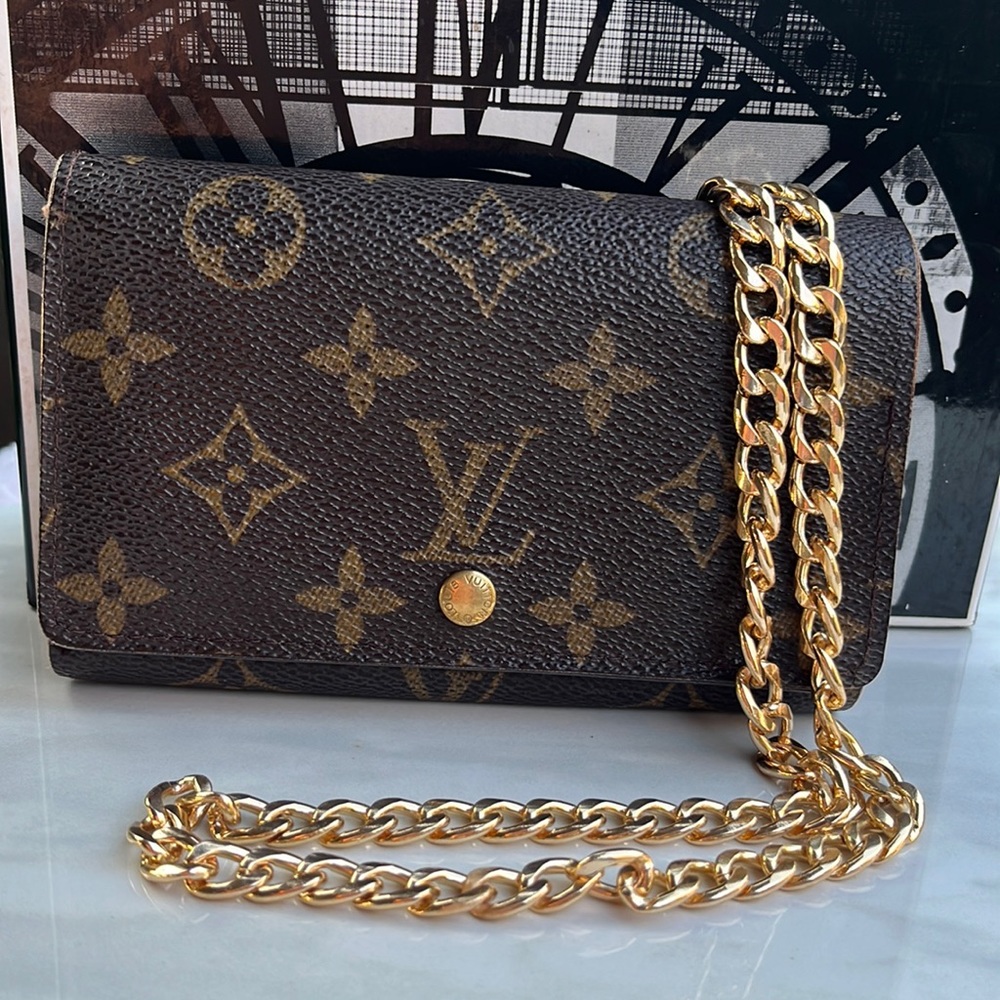 Louis Vuitton Wallet with chain